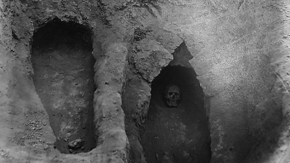 Stoffelijke resten die in 1338-39 begraven zijn in de buurt van hett Issyk Koelmeer. 