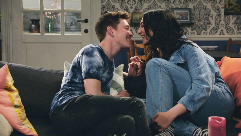 Zijn Ilias en Silke nu écht toe aan hun "eerste keer" in de seizoensfinale van "Thuis"?