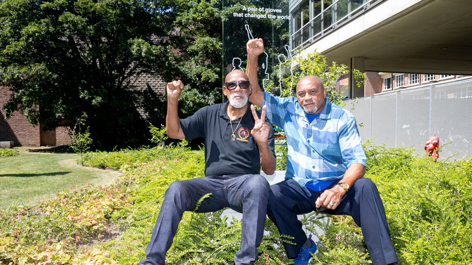 John Carlos (links) en Tommie Smith (rechts)