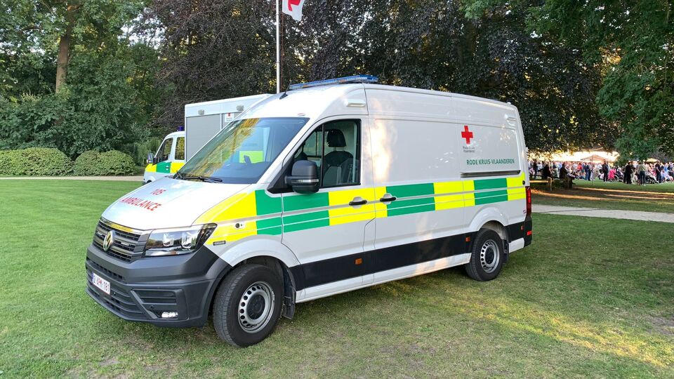 Ook het Rode Kruis voorziet niet-dringend ziekenvervoer via het nummer 105.