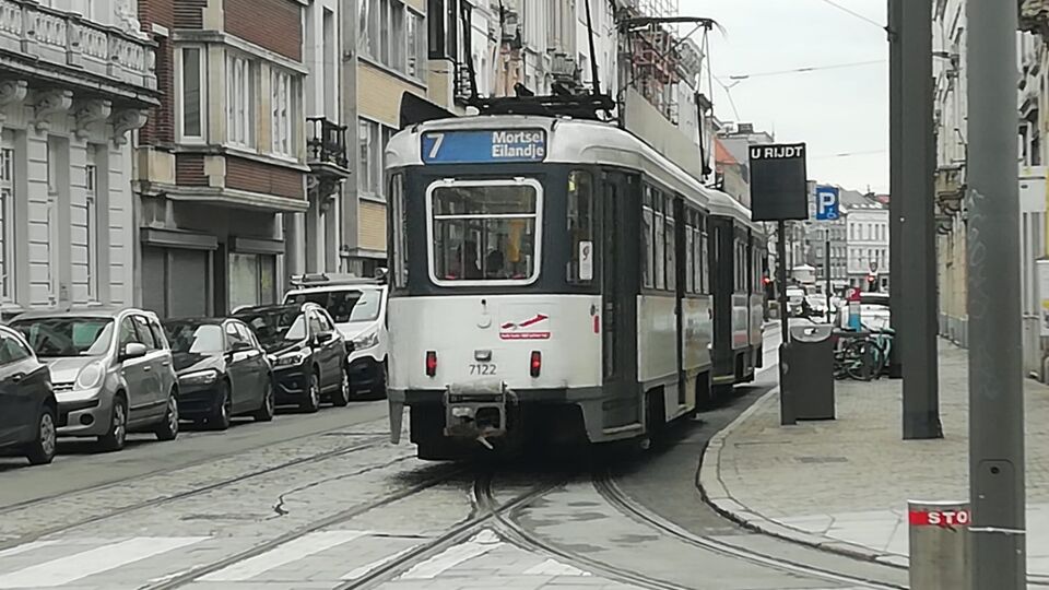 Jobdag van De Lijn Antwerpen: "We zijn op zoek naar 100 buschauffeurs" | VRT NWS: nieuws
