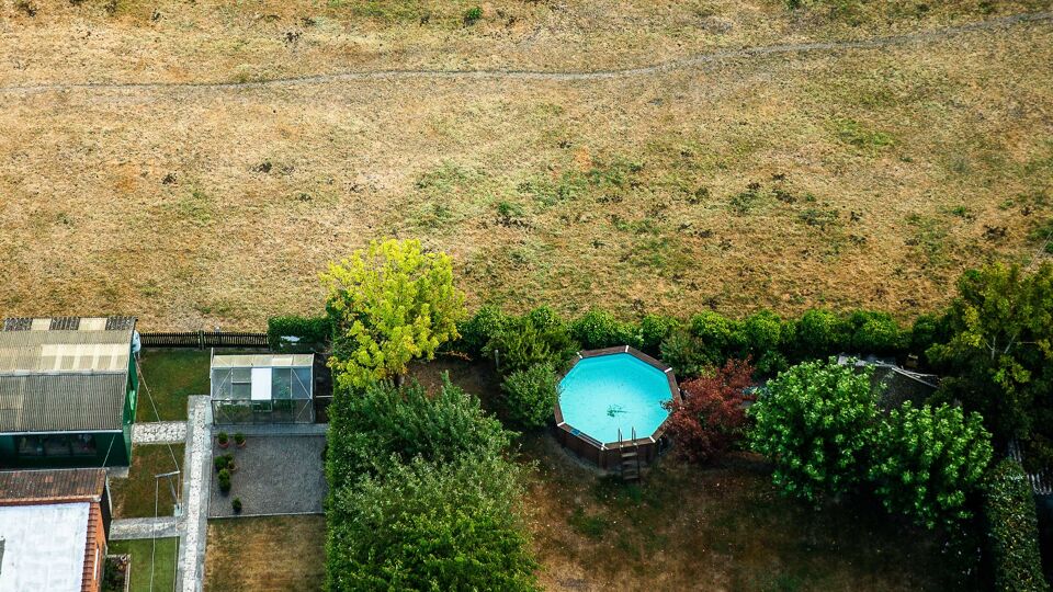Een luchtbeeld uit Bornem, tijdens de droge zomer van 2018.