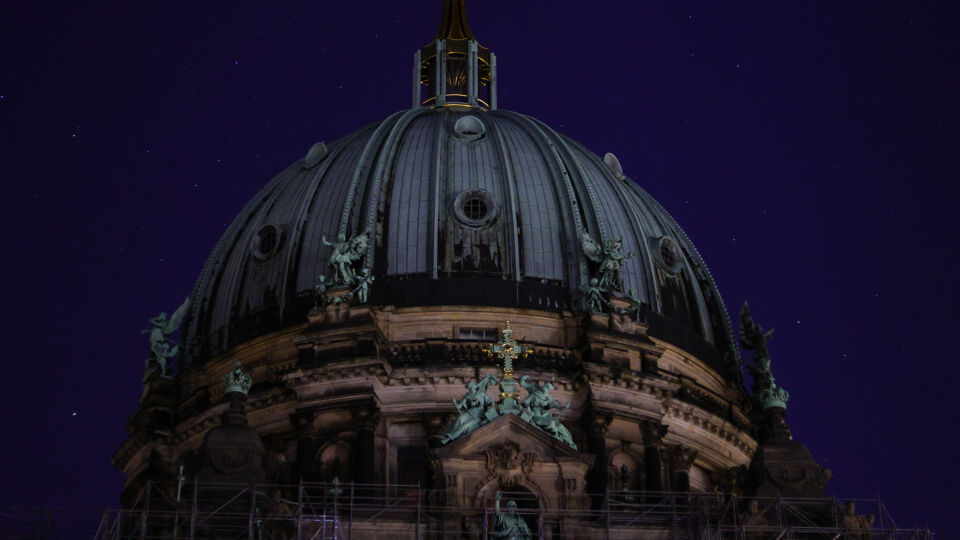 De Berliner Dom in het donker