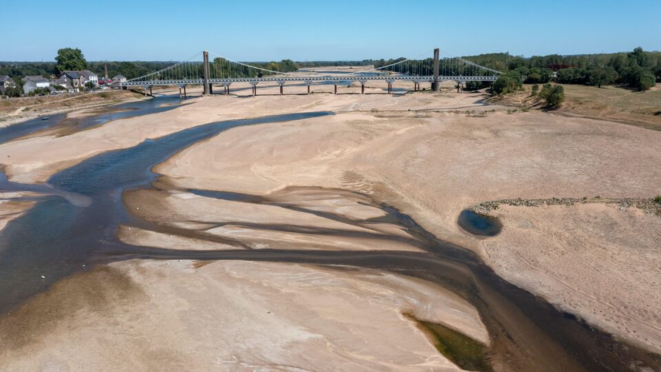 De zijarm van de Loire staat historisch laag