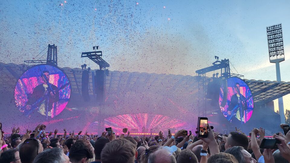 Podium van Coldplay heeft Limburgs tintje: staalbedrijf TCS uit ...