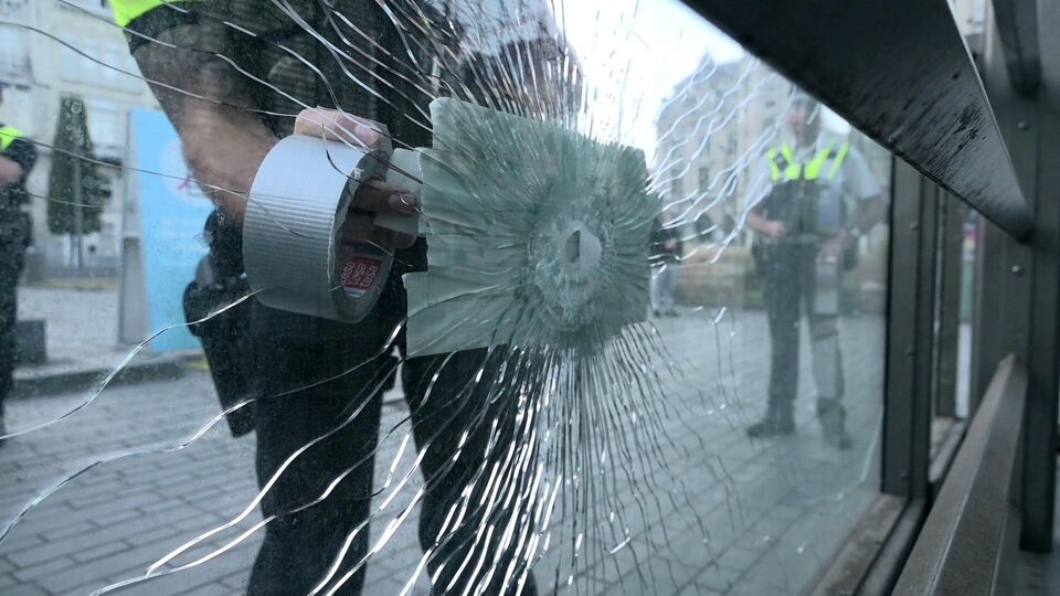Onderzoek naar de kogelinslag op het Astridplein.