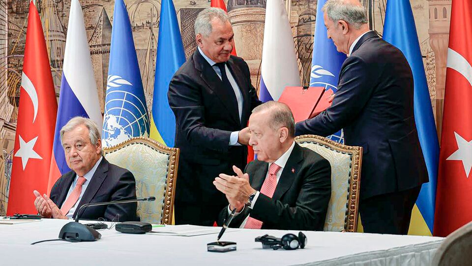 Guterres (links) en Erdogan (rechts) in Turkije tijdens de besprekingen over de graandeal