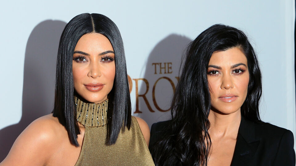 (archiefbeeld) Kim en Kourtney Kardashian.