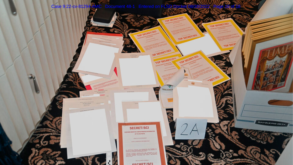 Geheime documenten die de FBI begin augustus meenam uit het huis van Donald Trump. Sommige waren gedrukt op briefpapier van het Witte Huis.