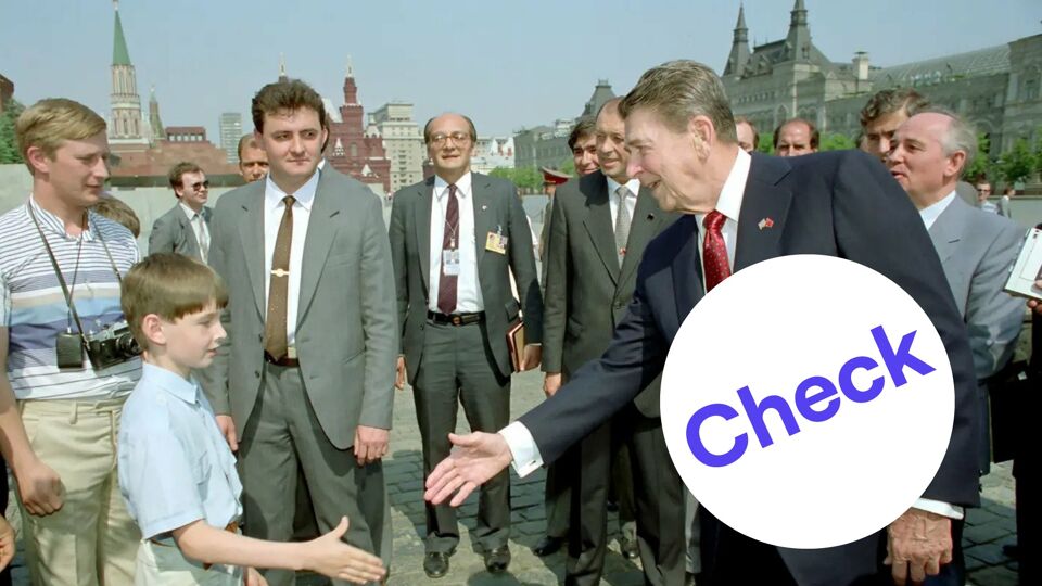 CHECK Het verhaal achter de foto uit 1988 van Ronald Reagan en (een dubbelganger van) Vladimir