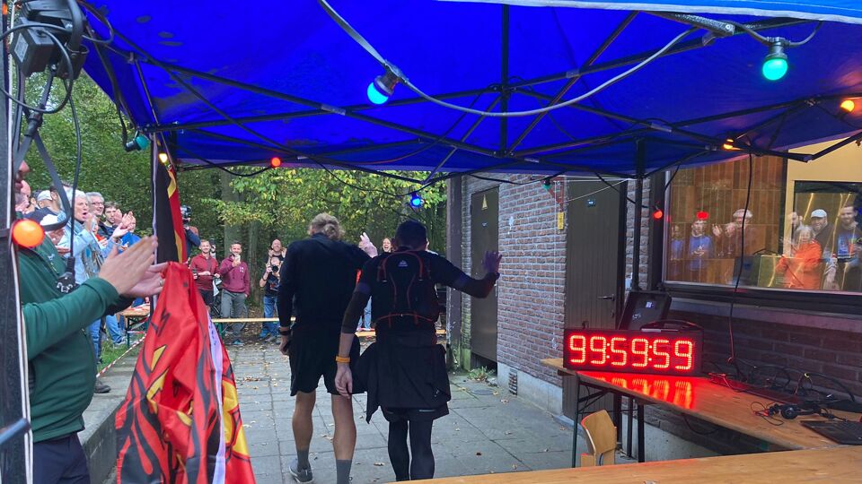 Merijn uit Wilsele en Ivo uit Landskouter lopen 101 uur aan een stuk en