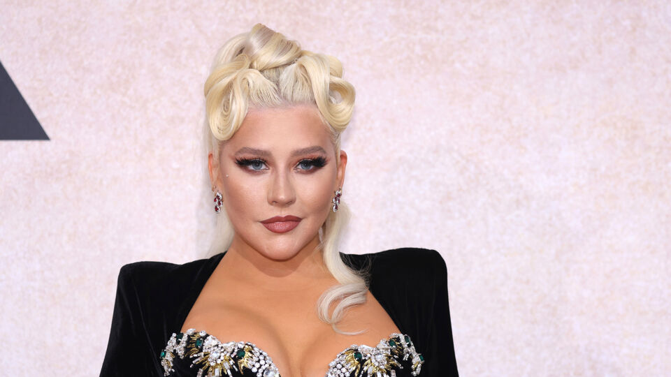 Aguilera pakt uit met een rake videoclip.