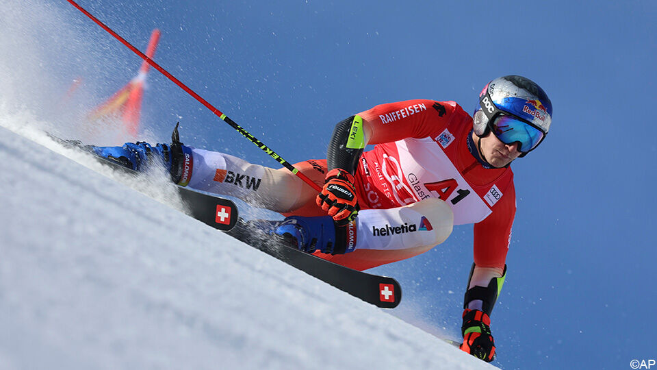 Marco Odermatt was in Sölden de snelste in de reuzenslalom.