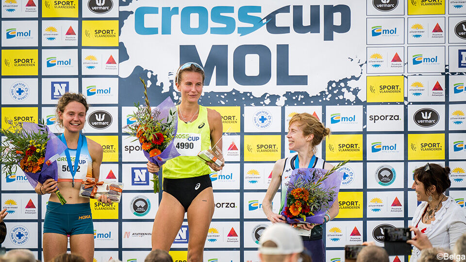 Het podium bij de vrouwen: 1. Sarah Lahti 2. Silke Jonkman 3. Mieke Gorissen.