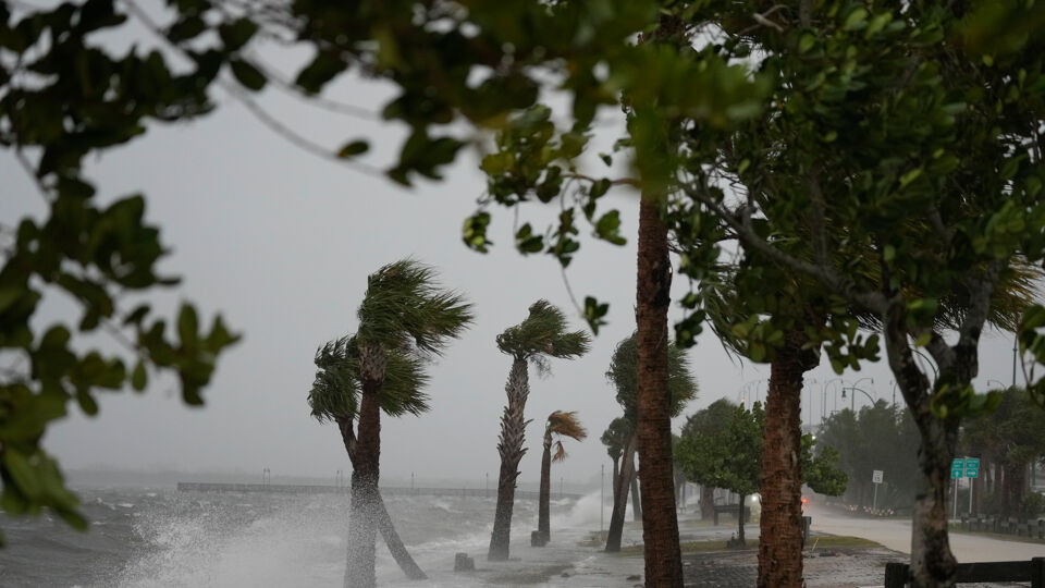 Orkaan Nicole Komt Aan Land In Florida: Eerste Orkaan In November In 40 ...