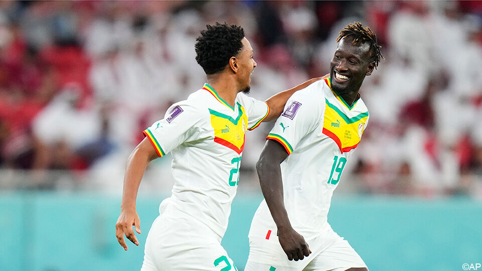Diédhiou verdubbelt de voorsprong van Senegal met een knappe kopbal.