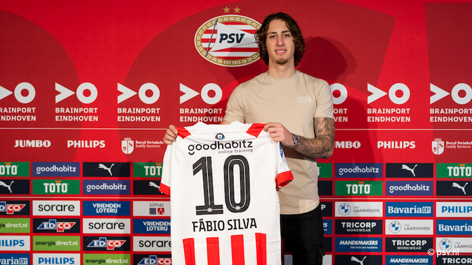 Fabio Silva krijgt het rugnummer 10 bij PSV.