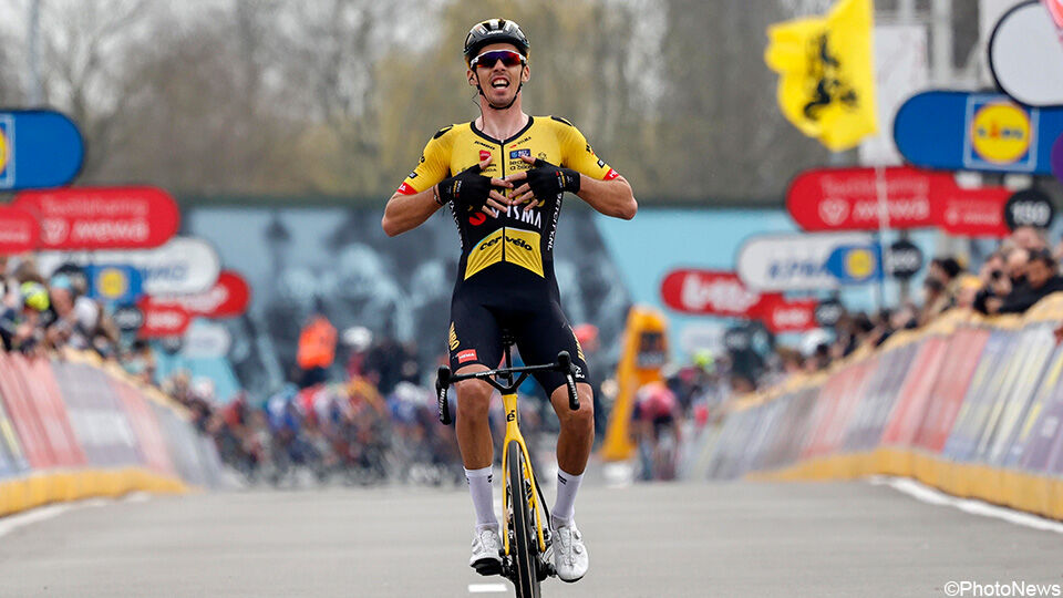 Christophe Laporte kwam gisteren solo aan in Dwars door Vlaanderen.