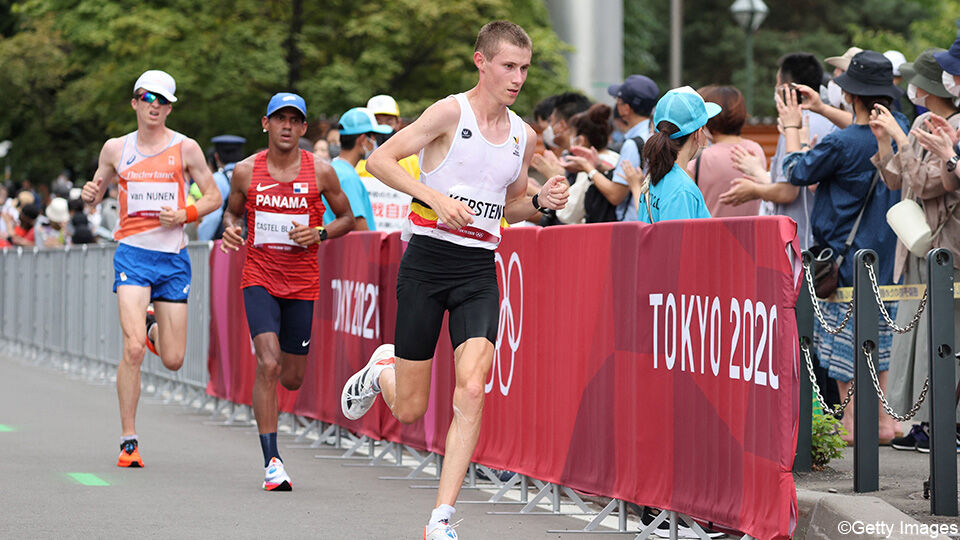 Dieter Kersten tijdens de olympische marathon van Tokio.
