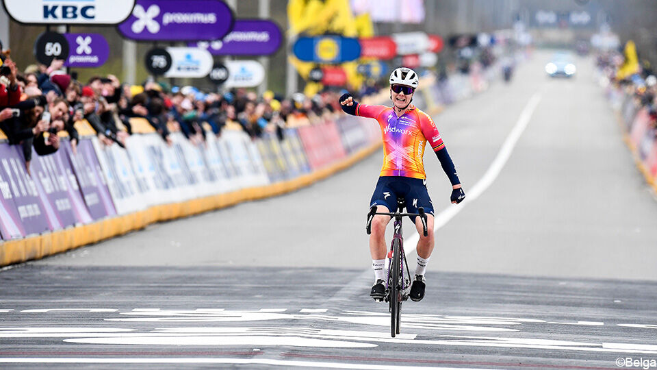 Lotte Kopecky won voor het 2e jaar op rij de Ronde van Vlaanderen.
