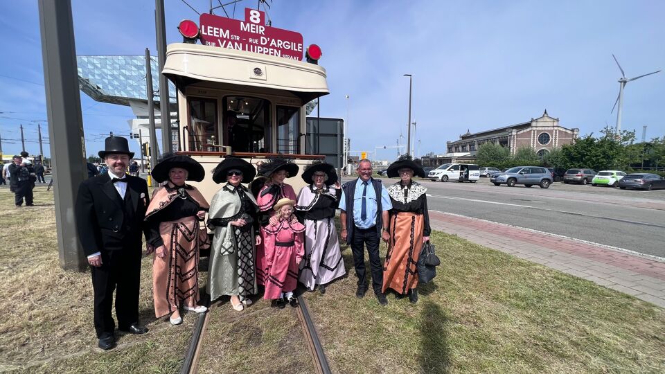 Antwerpen Viert 150 Jaar Tram Met Historische Tramparade | VRT NWS: Nieuws