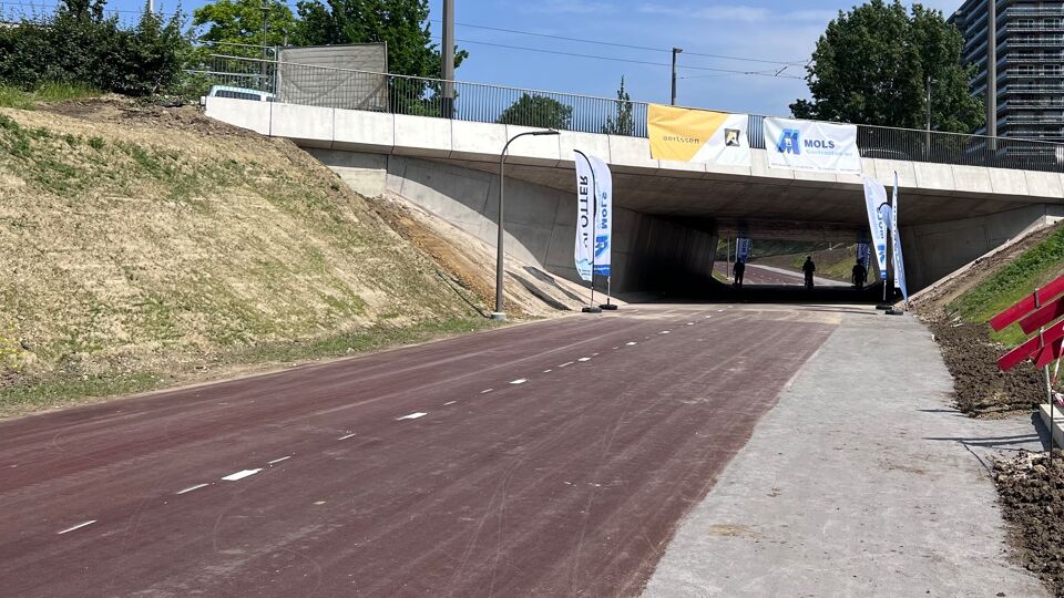 Nieuwe Fiets- En Voetgangerstunnel Onder Turnhoutsebaan Bij Rivierenhof ...