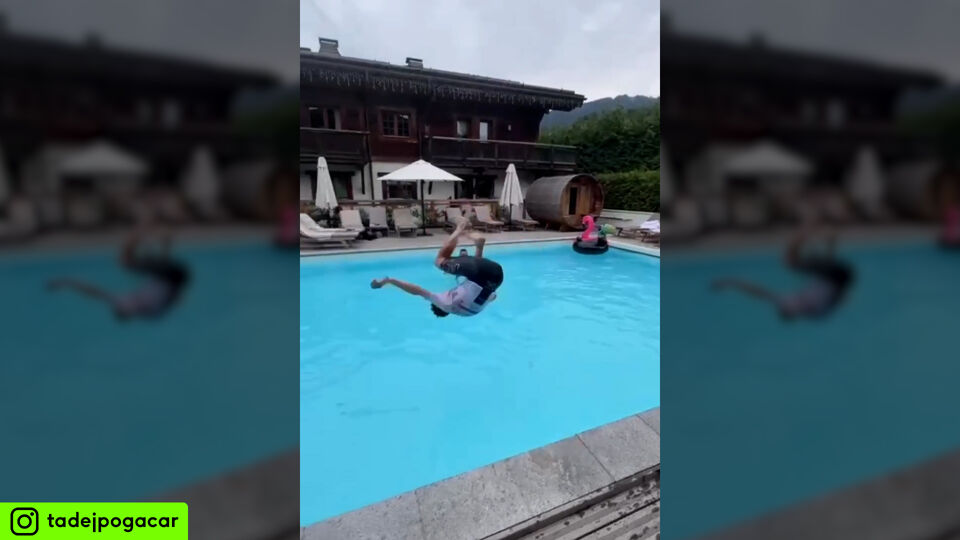 Pogacar landt na een achterwaartse salto in het zwembad.