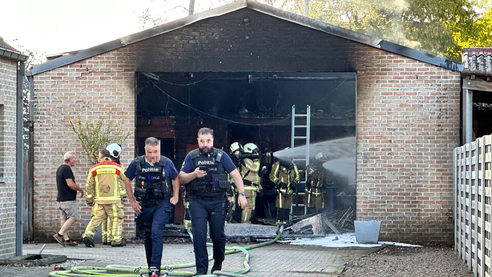 Uitslaande Brand In Een Loods In Veldegem: Rookpluim Tot Ver Te Zien ...