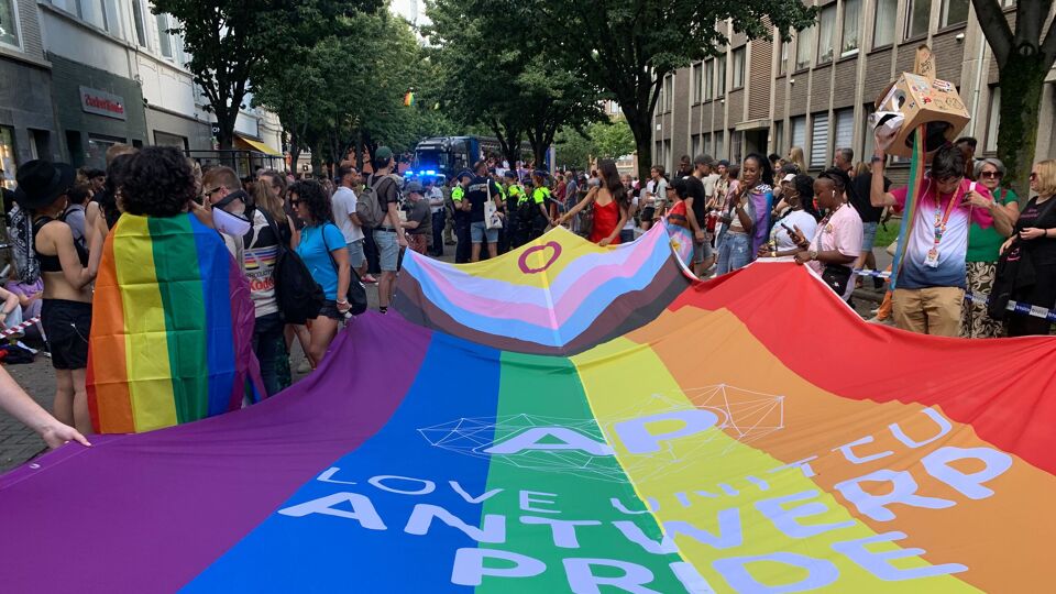 Grootste Antwerp Pride Parade Ooit: 140.000 Deelnemers En 74 Delegaties ...