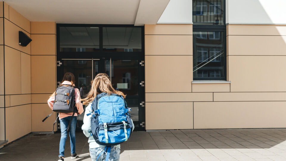 Miljoen Leerlingen En Duizenden Leerkrachten Opnieuw Naar School: Wat ...