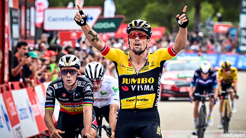 Primoz Roglic klopt Evenepoel in de sprint en wint zijn eerste rit van deze Vuelta.