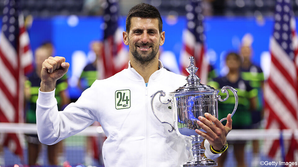 Novak Djokovic met de US Open-trofee.