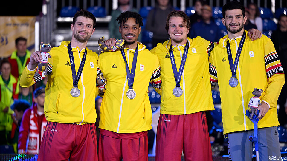 De 3x3 Belgian Lions pronken met hun zilveren medaille op de Europese Spelen.