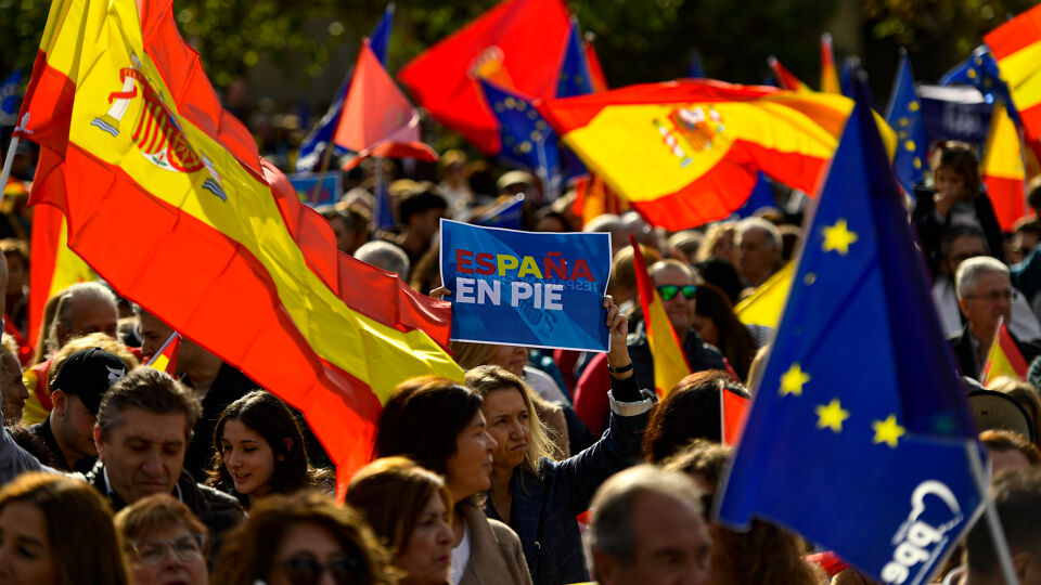 Spaanse Premier Pedro Sánchez Mag Van Parlement Aan Derde Termijn Beginnen,  Na Lange Onderhandelingen En Heisa Over Amnestieregeling | Vrt Nws: Nieuws