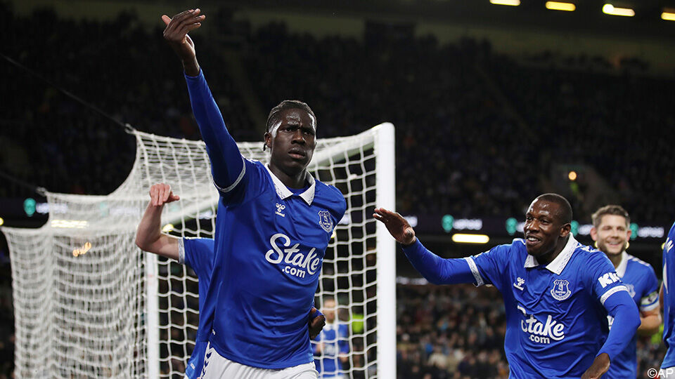 Amadou Onana zette Everton op weg naar de zege tegen Burnley.