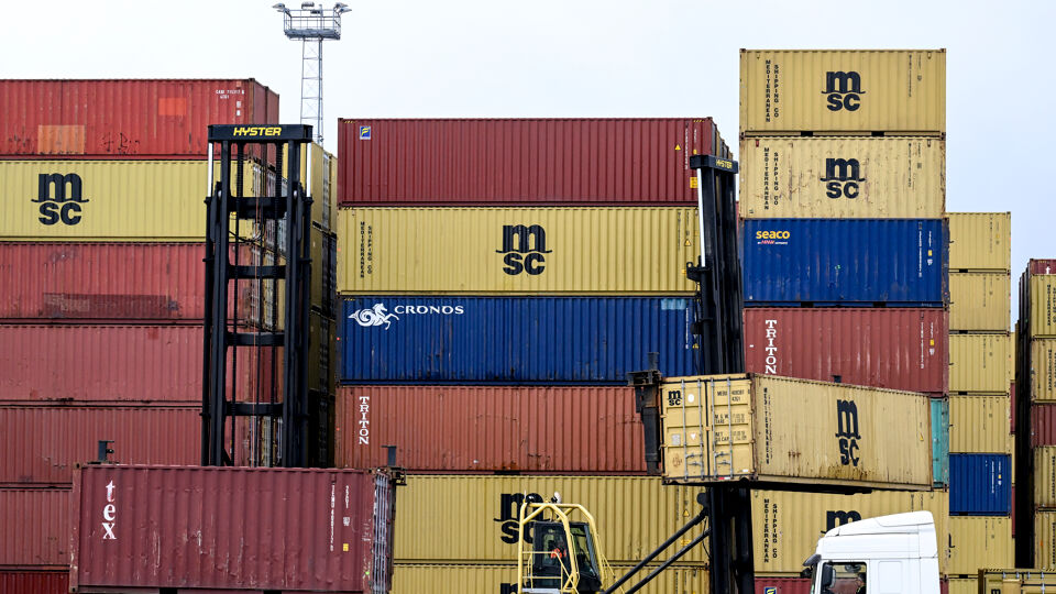 Port Waasland is an important container port.