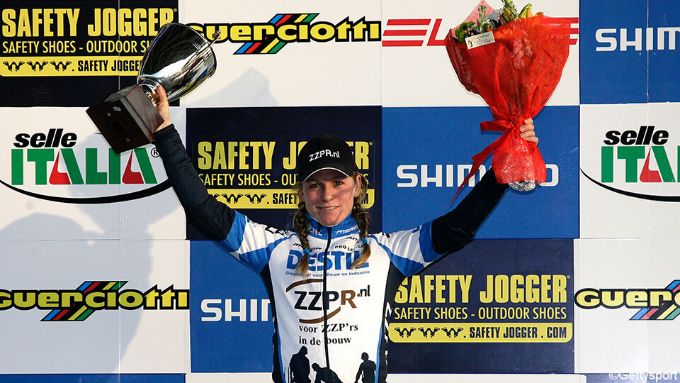 De vrouwen reden in december 2007 wél hun WB-cross in Milaan: de Nederlandse Daphny van den Brand won toen de race.