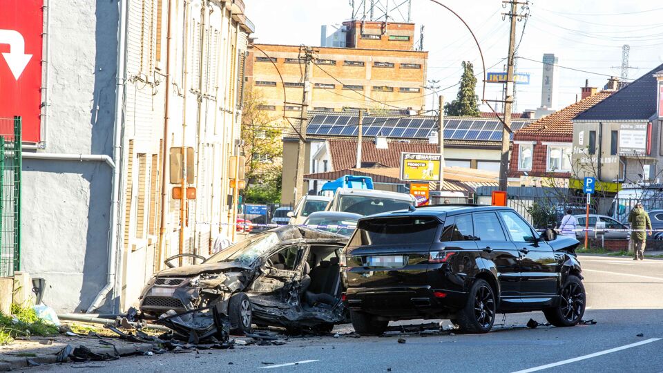 Aanrijding Op Bergensesteenweg In Sint-Pieters-Leeuw Eist Dodelijk ...