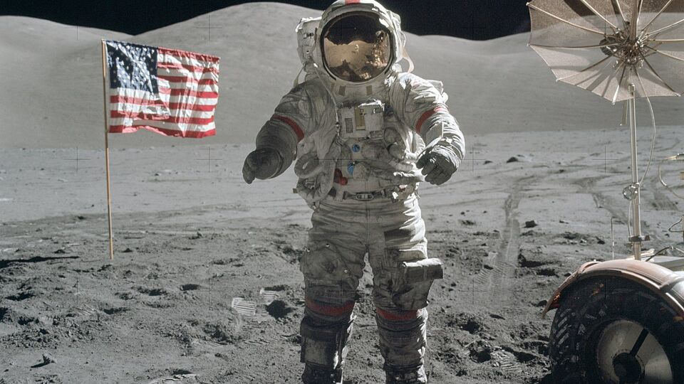 Tot nog toe zijn er alleen nog maar Amerikanen op de maan geweest, foto Eugene Cernan van de allerlaatste bemande maanlanding in 1972.