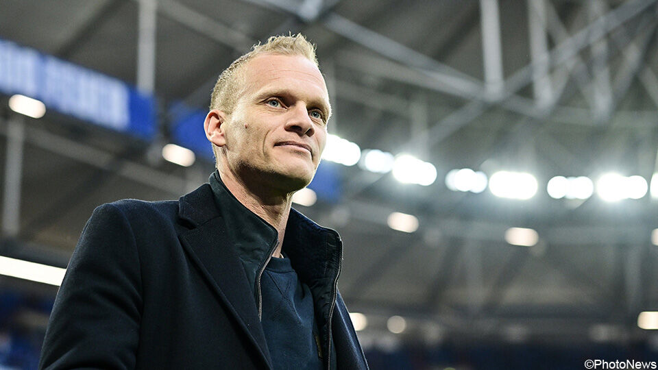 Karel Geraerts als trainer in de Veltins-Arena van voetbalclub Schalke