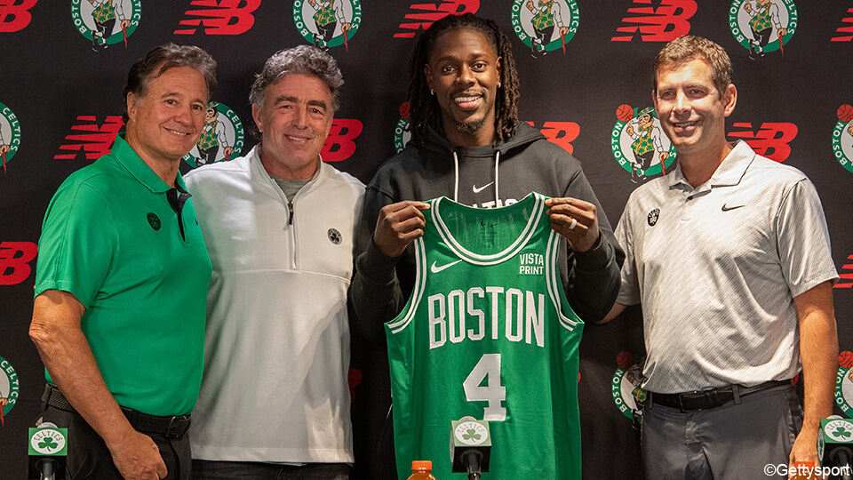 Stephen Pagliuca, Wyc Grousbeck, Jrue Holiday en Brad Stevens 