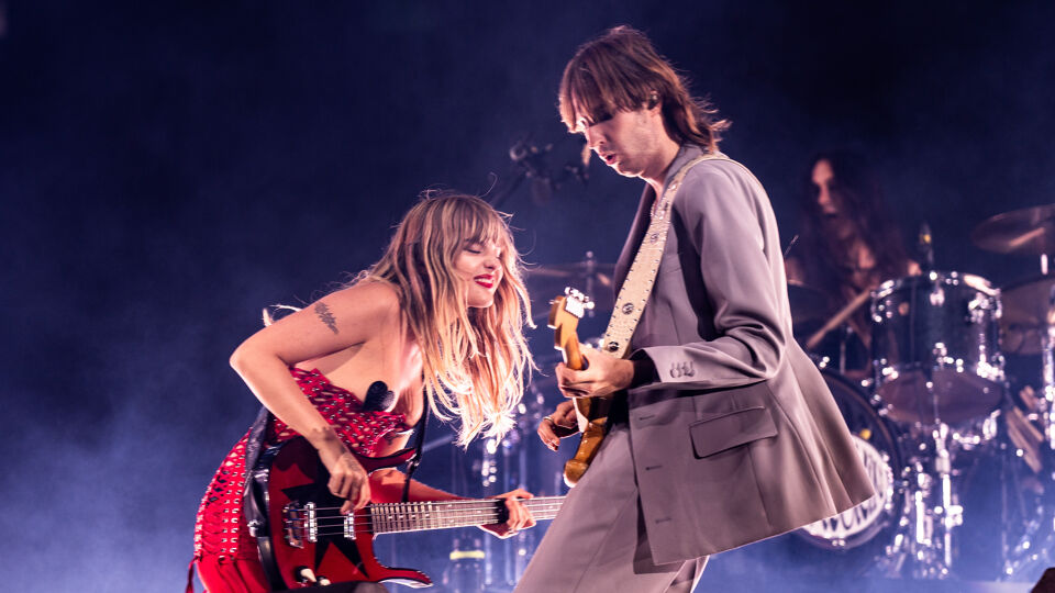 Herbeleef Dag 2 Van Rock Werchter Måneskin Haalt Groep Fans Op Het