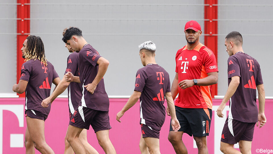 Vincent Kompany leidt de training bij Bayern München.