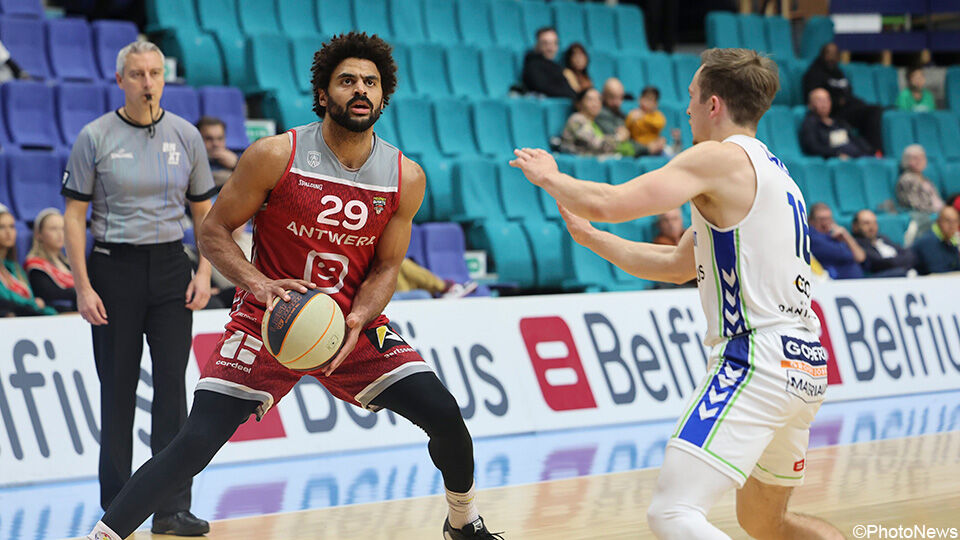 Clubicoon Jean-Marc Mwema verlaat Antwerp Giants.