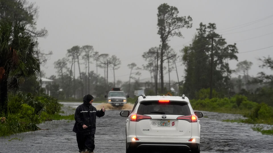 In Horseshoe Beach in de staat Florida zorgt orkaan Debby al voor heel wat hinder.
