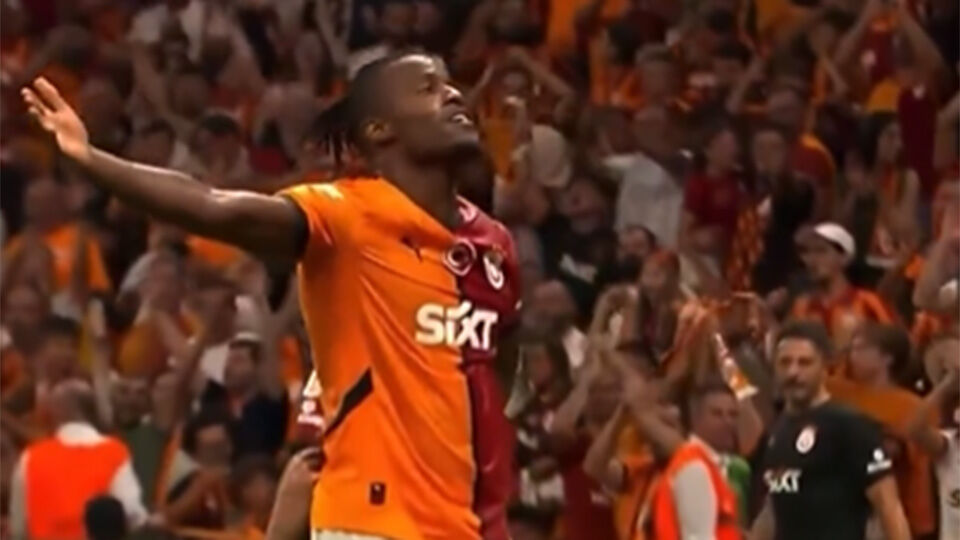 Batshuayi mocht meteen vieren bij zijn competitiedebuut als Galatasaray-speler.