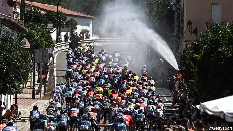 Verkoeling voor het Vueltapeloton.