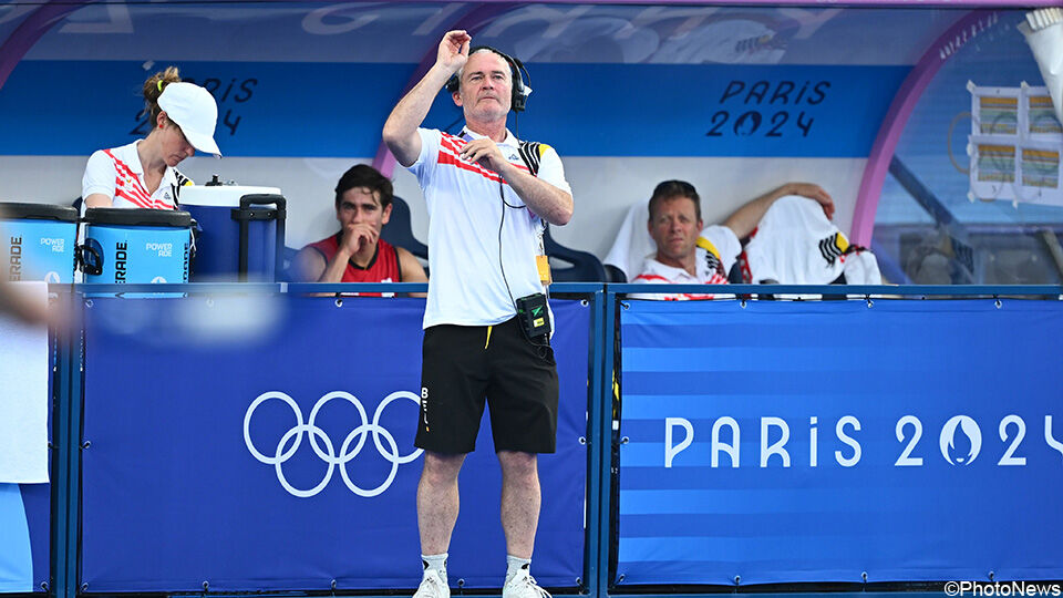 Shane McLeod als assistent-bondscoach van de Red Lions tijdens de Spelen in Parijs.