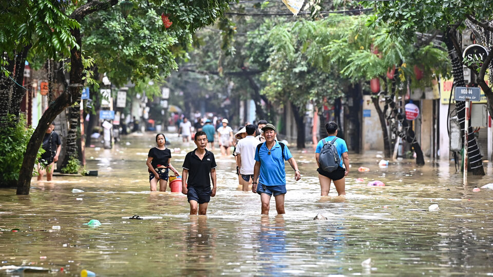 Meer Dan 220 Doden Na Doortocht Van Zware Tyfoon Yagi In Vietnam, Ook ...