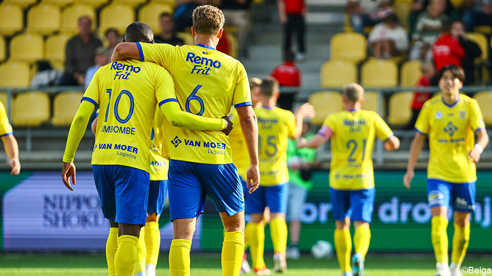 Beveren-spelers vieren.